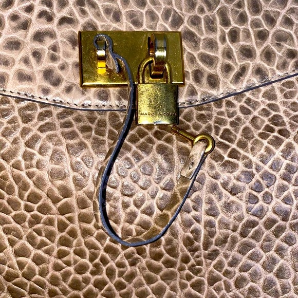 Marc Jacobs RARE Lock Key Lock It Up Pebbled Leather Camille Purse EUC 12” X 17” - Picture 5 of 7